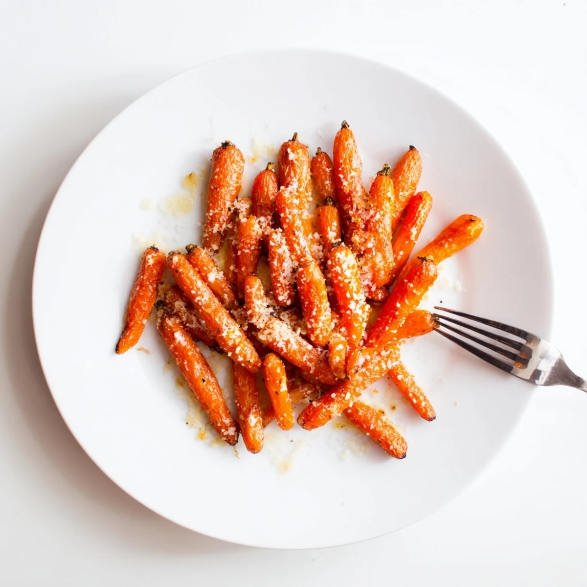 Golden roasted Parmesan baby carrot chips glistening with honey, caramelized edges, served warm in a rustic bowl.