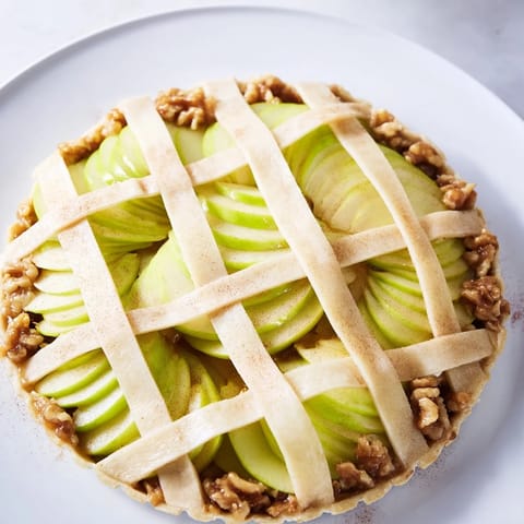 This gorgeous close-up shows The Lattice Orchard with a perfectly woven apple top and shimmering glaze.